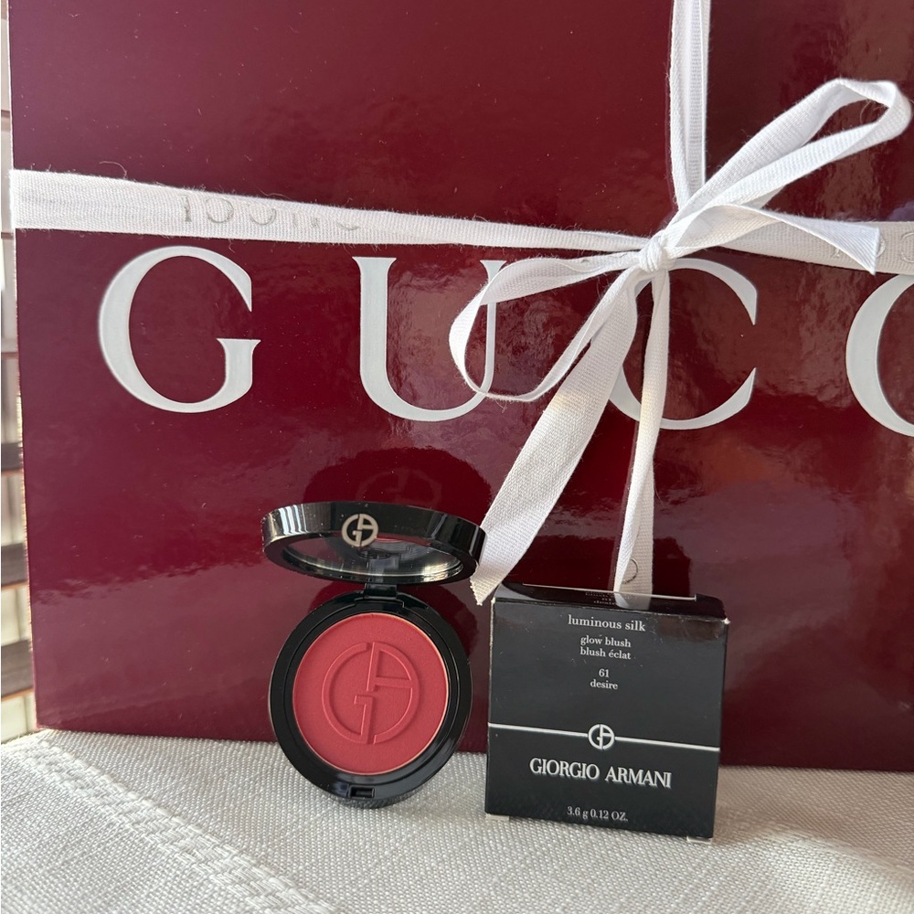 Giorgio Armani Luminous Silk Blush - in Desire